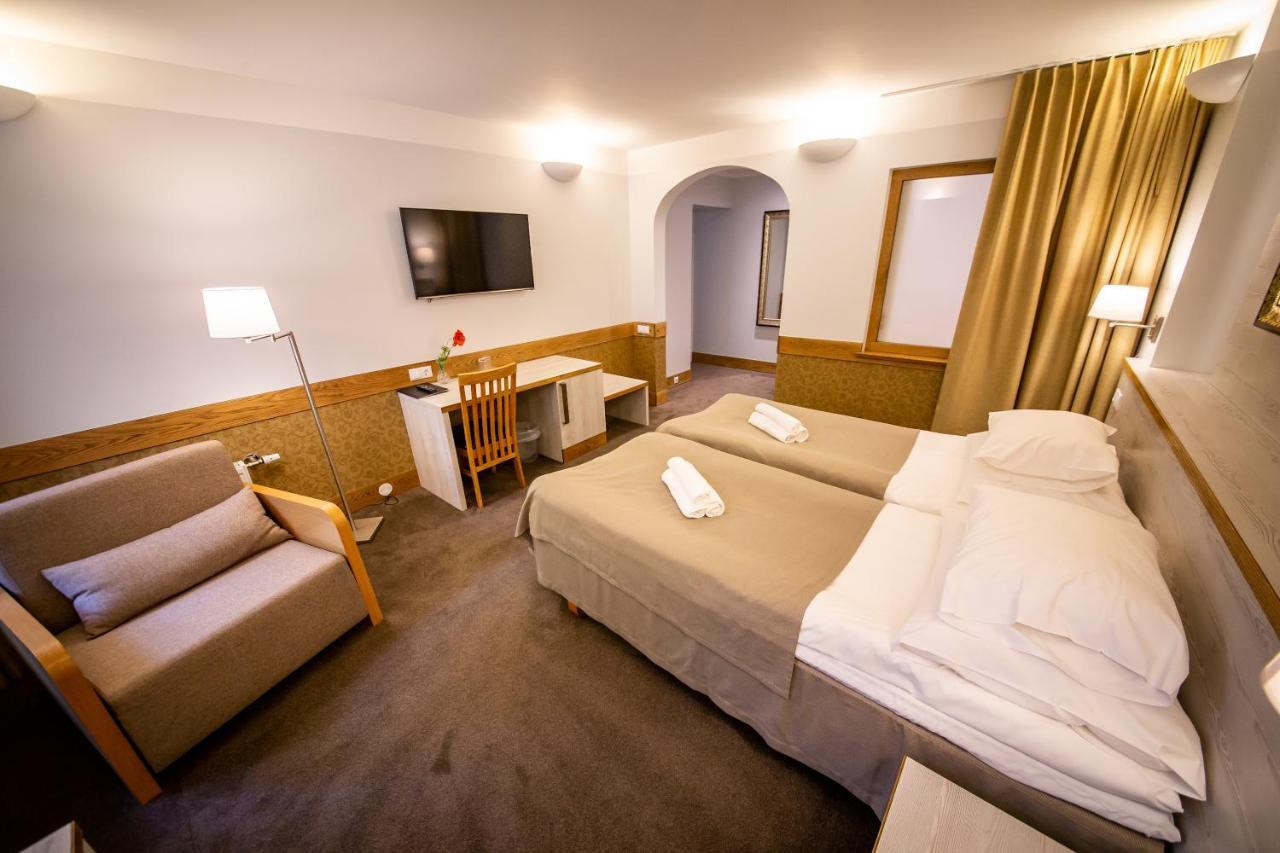 Hotel Liilia Käina Esterno foto